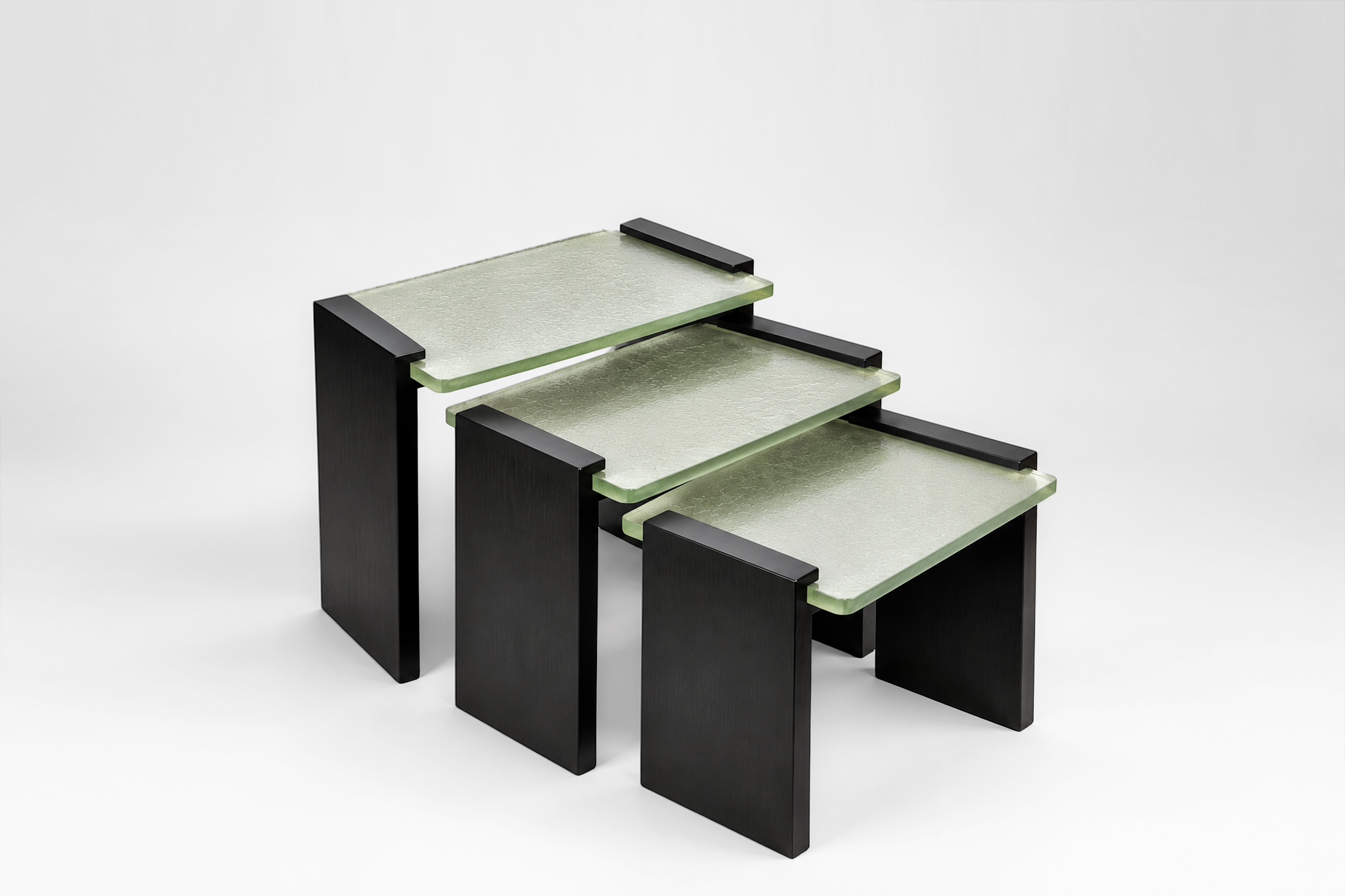 Nesting coffee tables